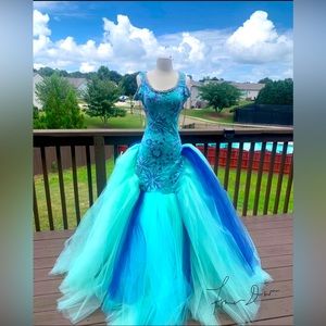 Stunning designer fancy by francesca Watson prom quinceañera dress gown small